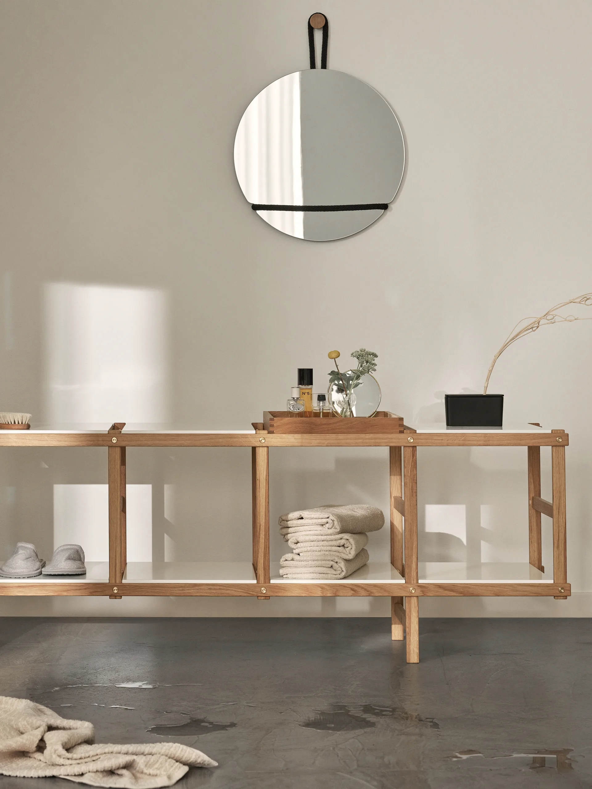 Lasso spegel rund, Klar-svart Design House Stockholm