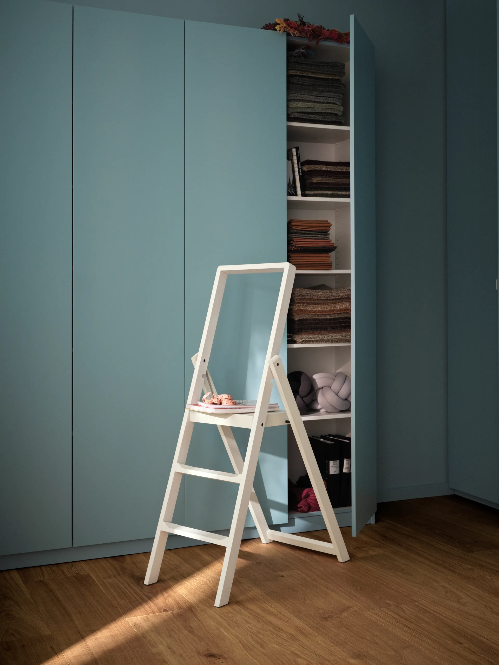 Step stege, Vitbetsad Design House Stockholm