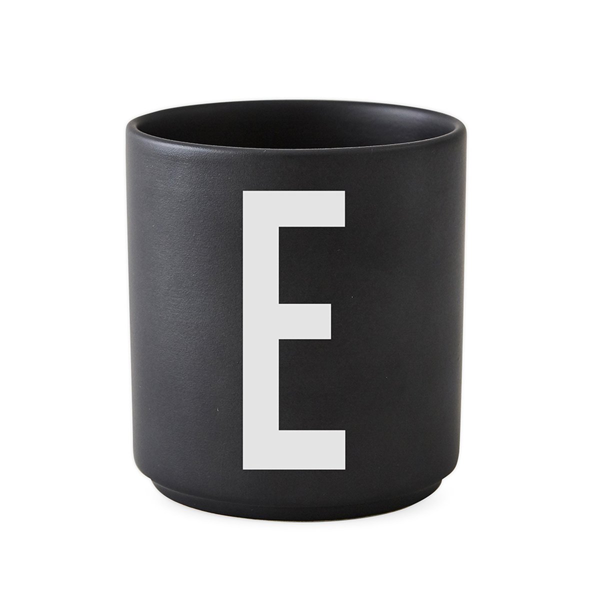 Design Letters kopp svart E | Skandinavisk Design | Kaffekoppar | Svart