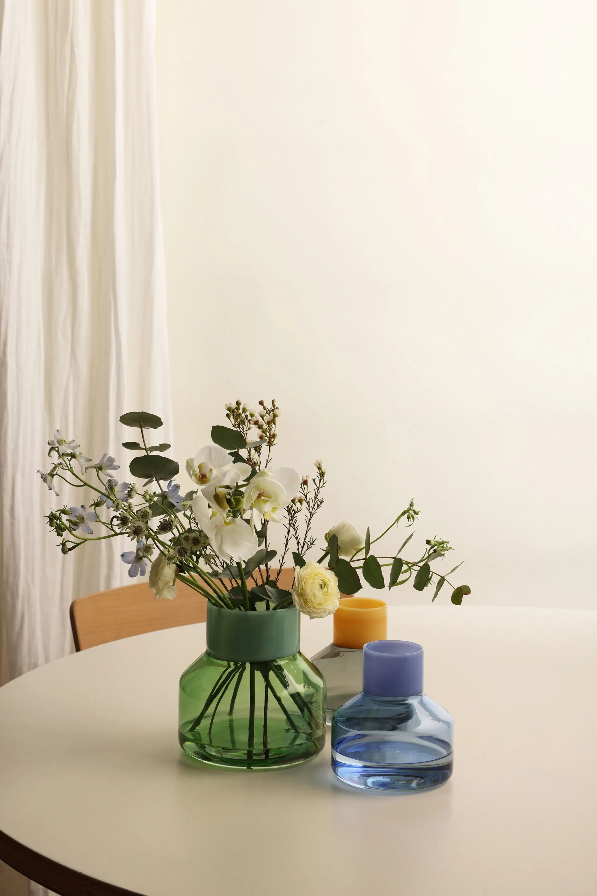 Generous vas medium Ø13 cm, Milky yellow-smoke Design Letters