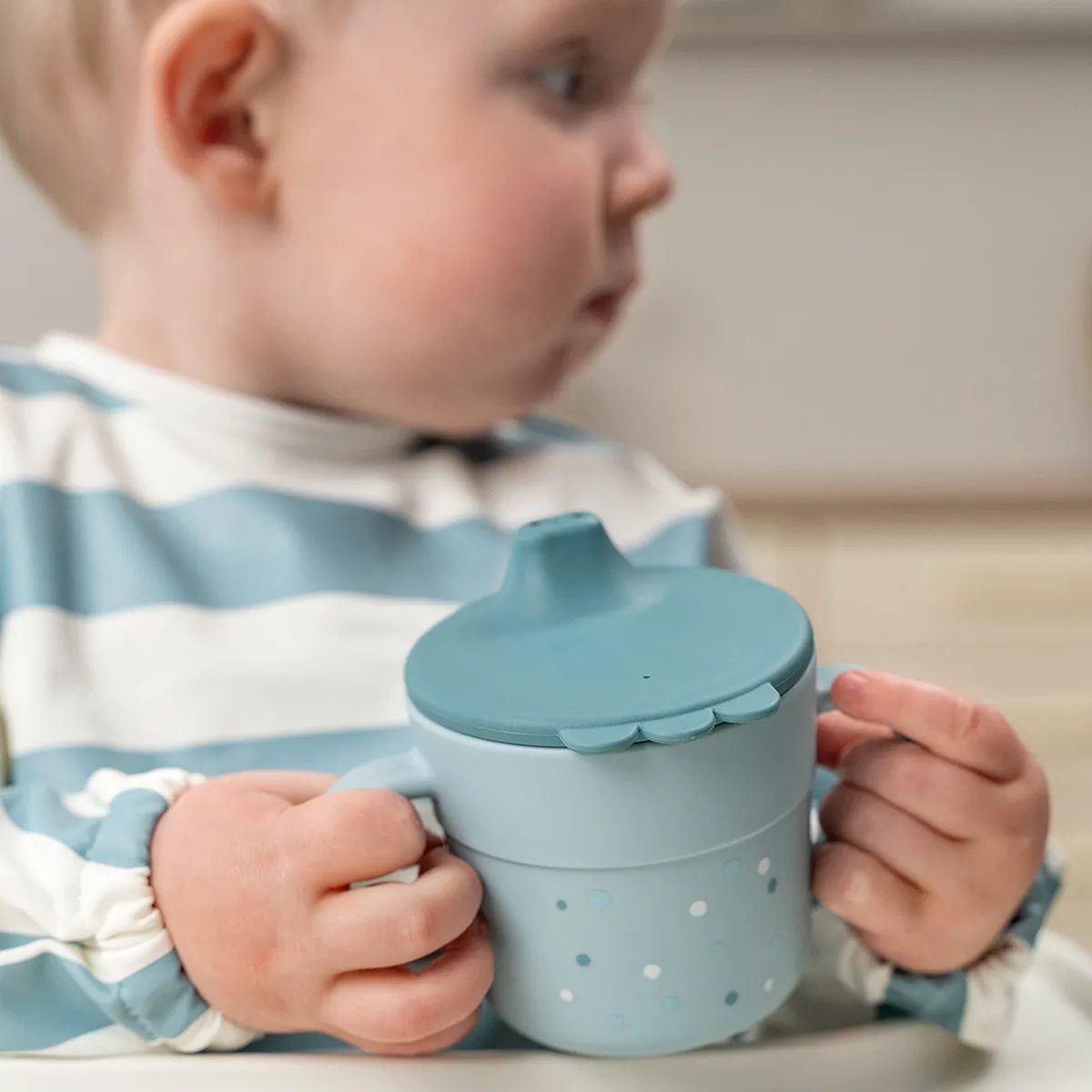 Happy Dots foodie pipmugg 21,5 cl, Blue Done by deer