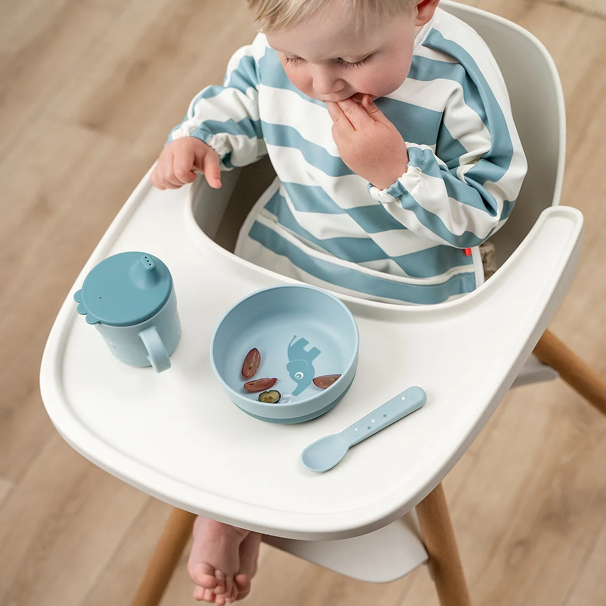 Happy Dots foodie pipmugg 21,5 cl, Blue Done by deer