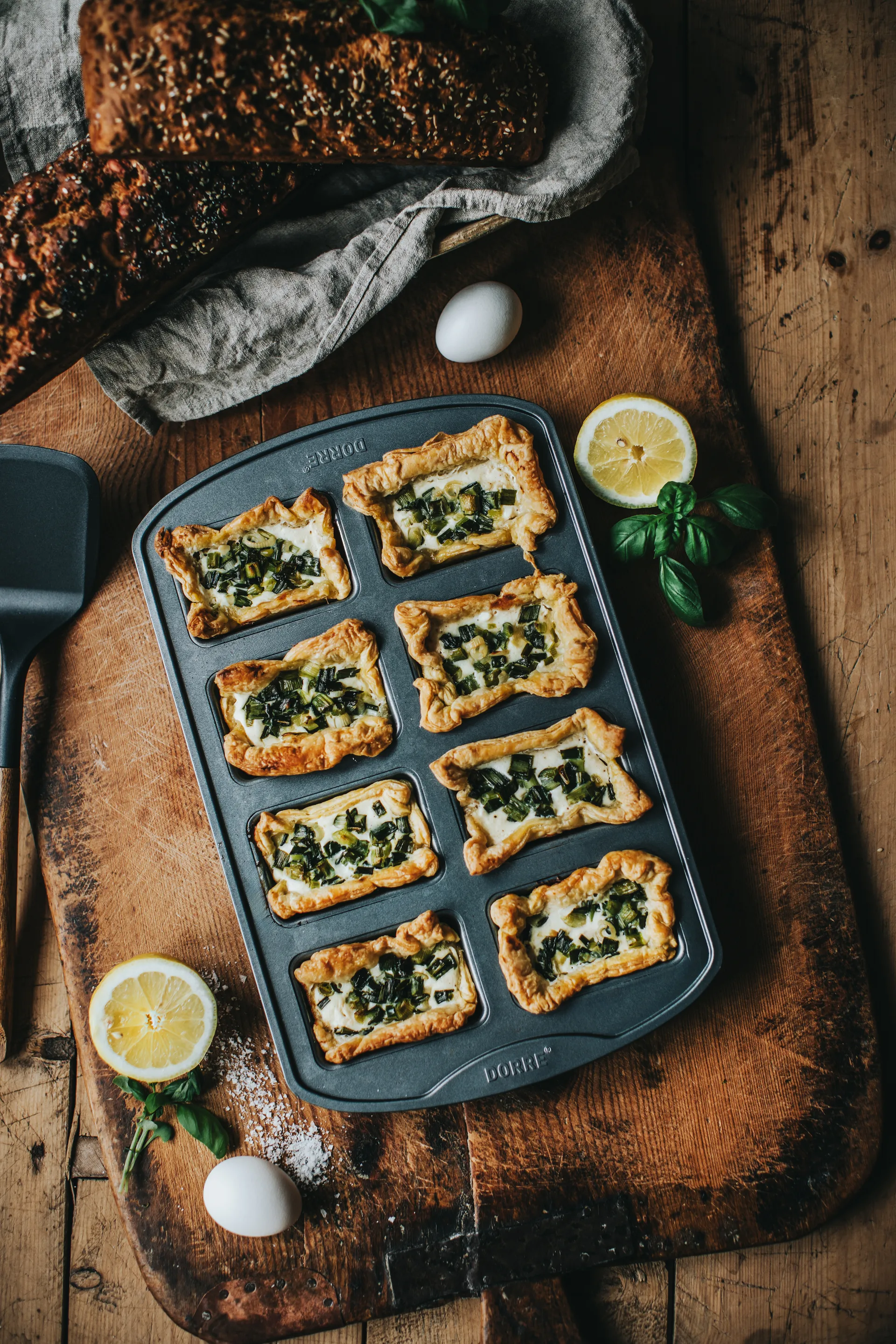 Karabo mini brödform 8 former, 39,4x25,4x4 cm Dorre