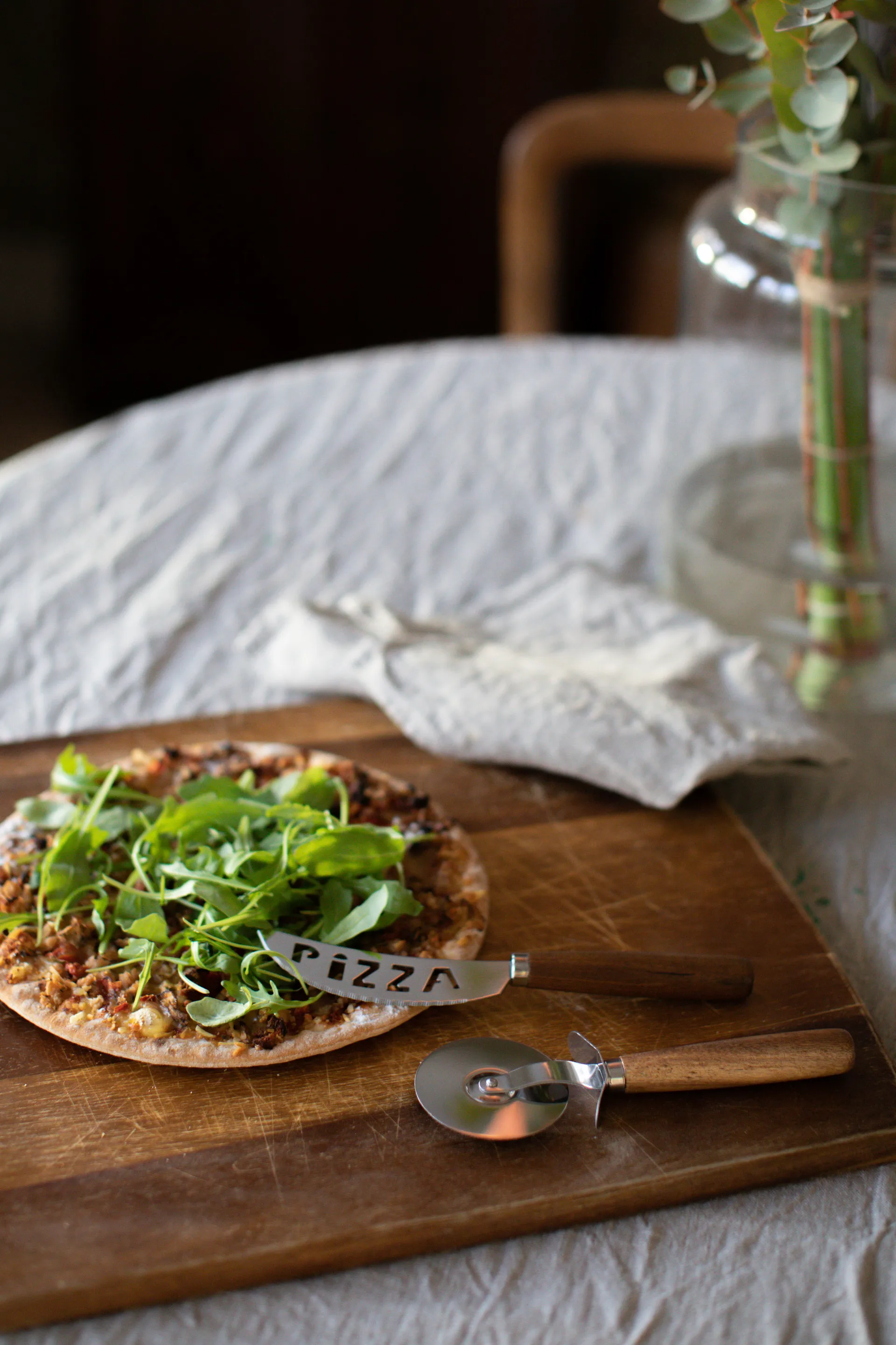 Pino pizzaset kniv och pizzaskärare, Akacia-rostfritt stål Dorre