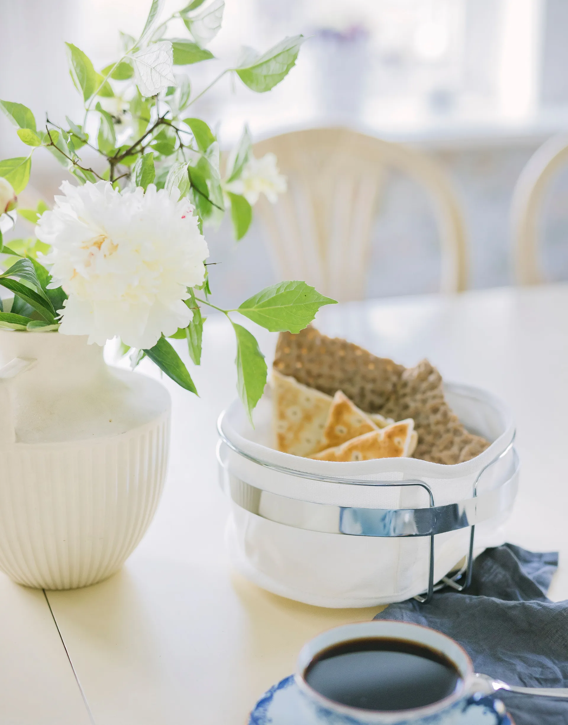 Praktisk brödkorg Ø22 cm, Tyg-krom Dorre