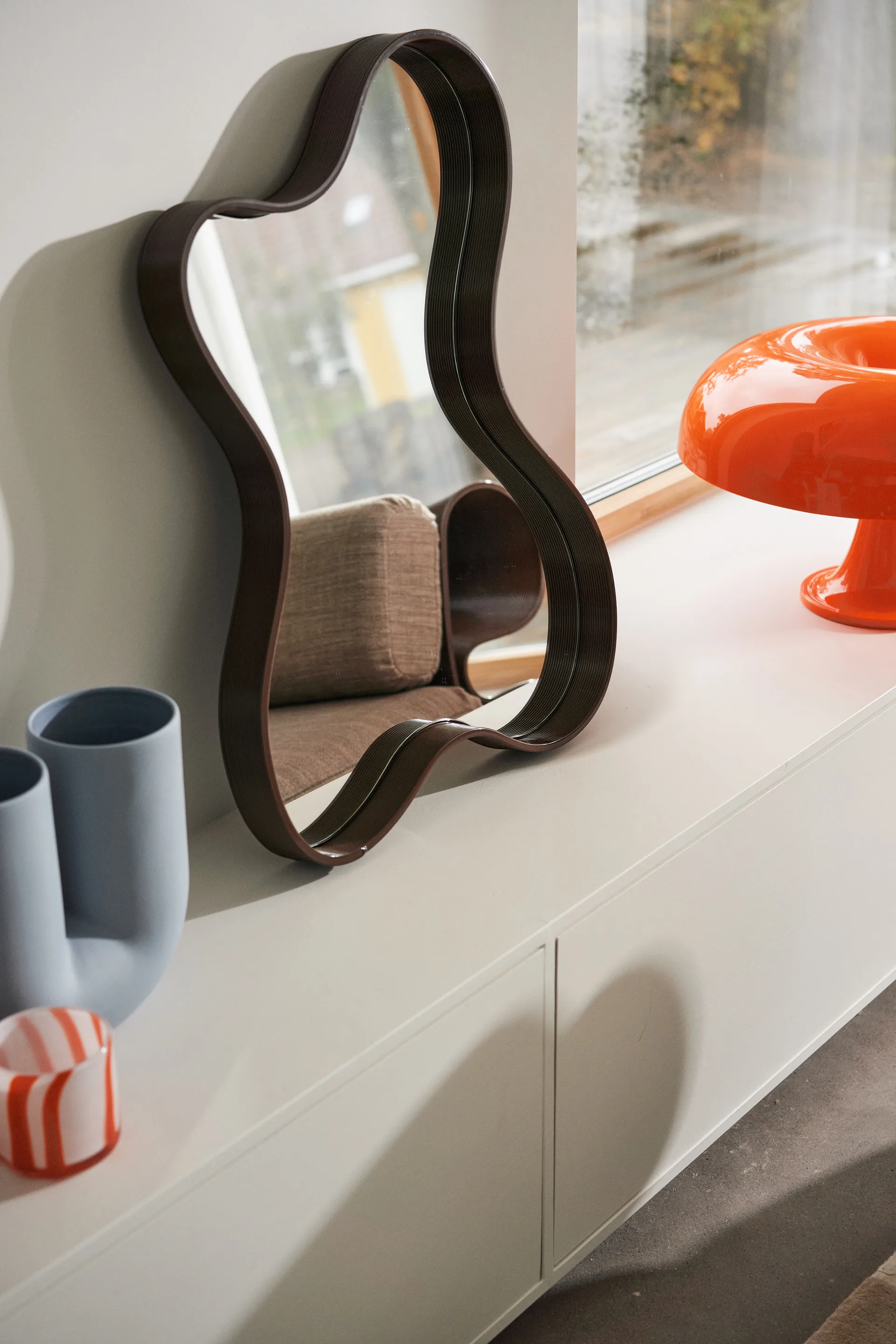 Pebble spegel small 56x76 cm, Chocolate Ekbacken Studios