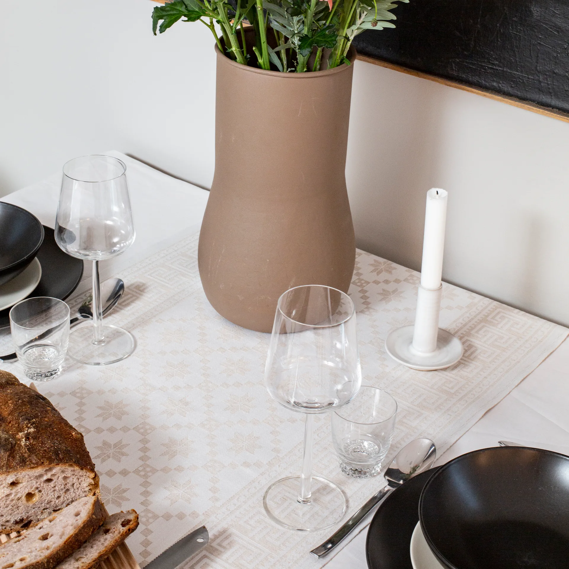 Åttebladrose bordslöpare 50x150 cm, Beige Ekelund Linneväveri