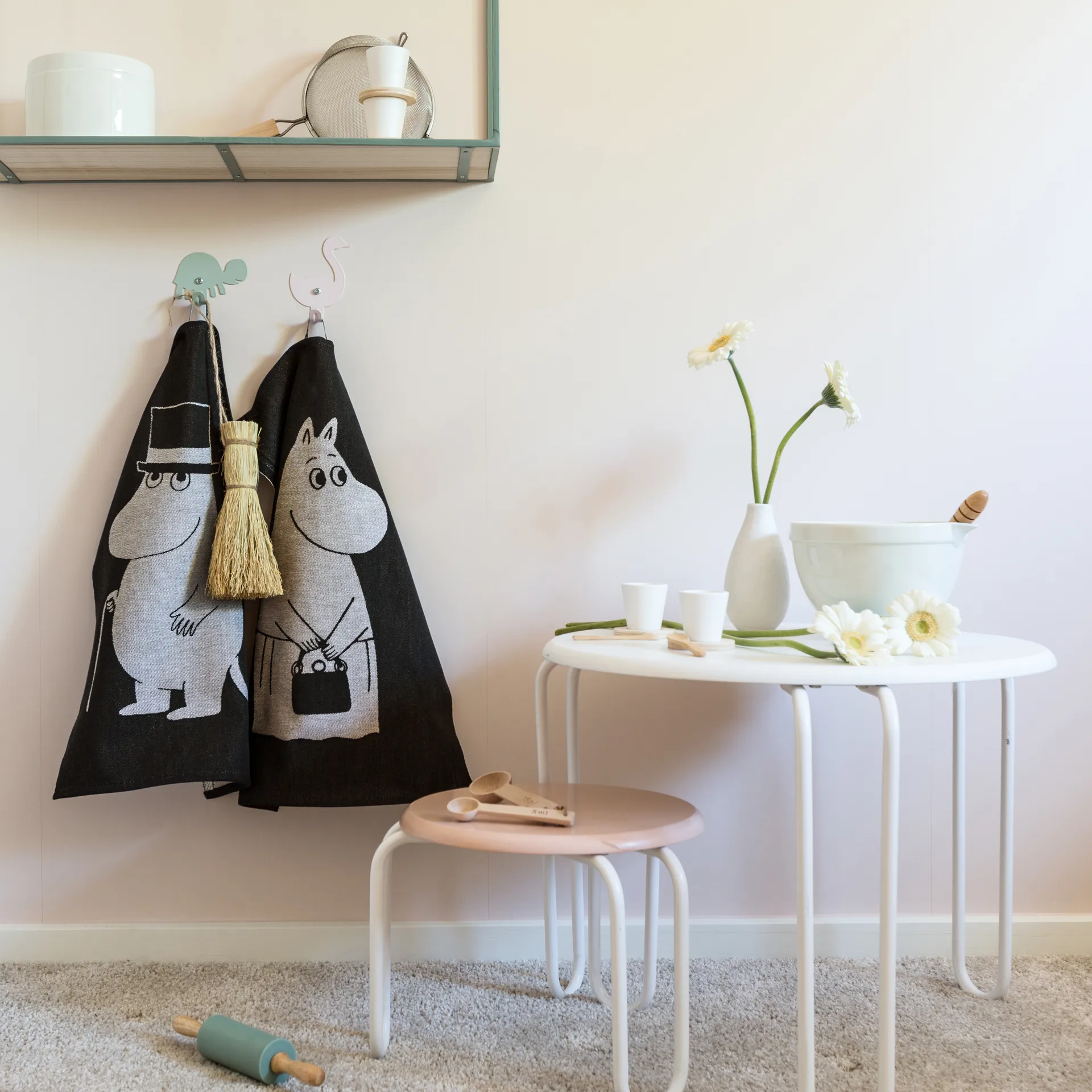 Big Moominpappa kökshandduk 35x50 cm, Svart Ekelund Linneväveri