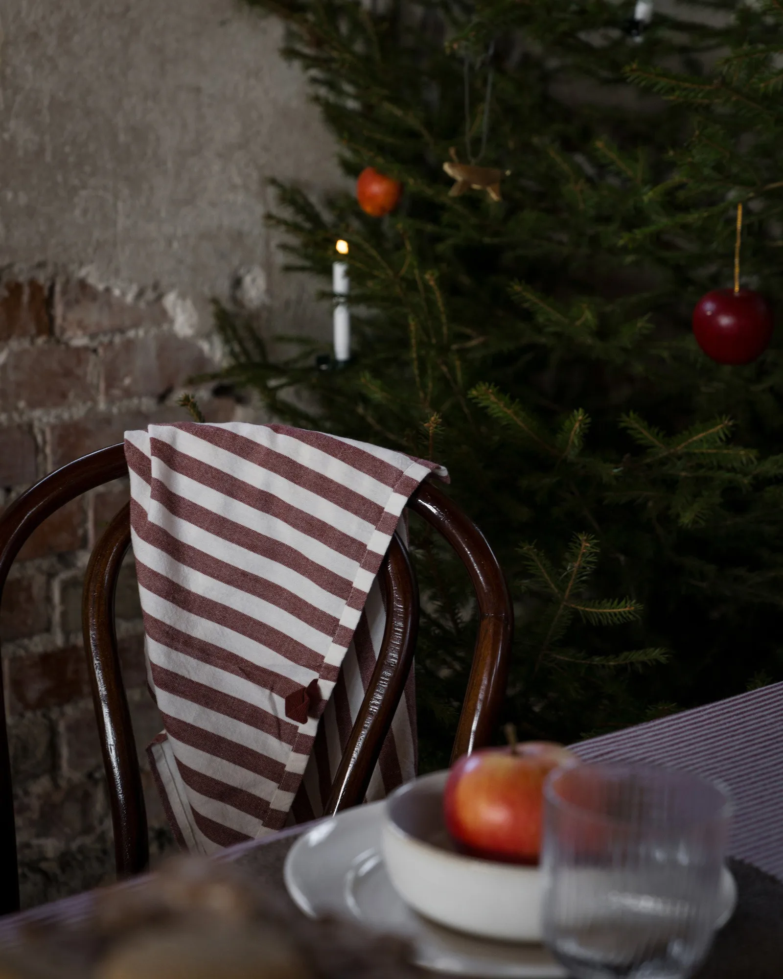 Ernst bordsduk randig 145x300 cm, Röd-vit ERNST