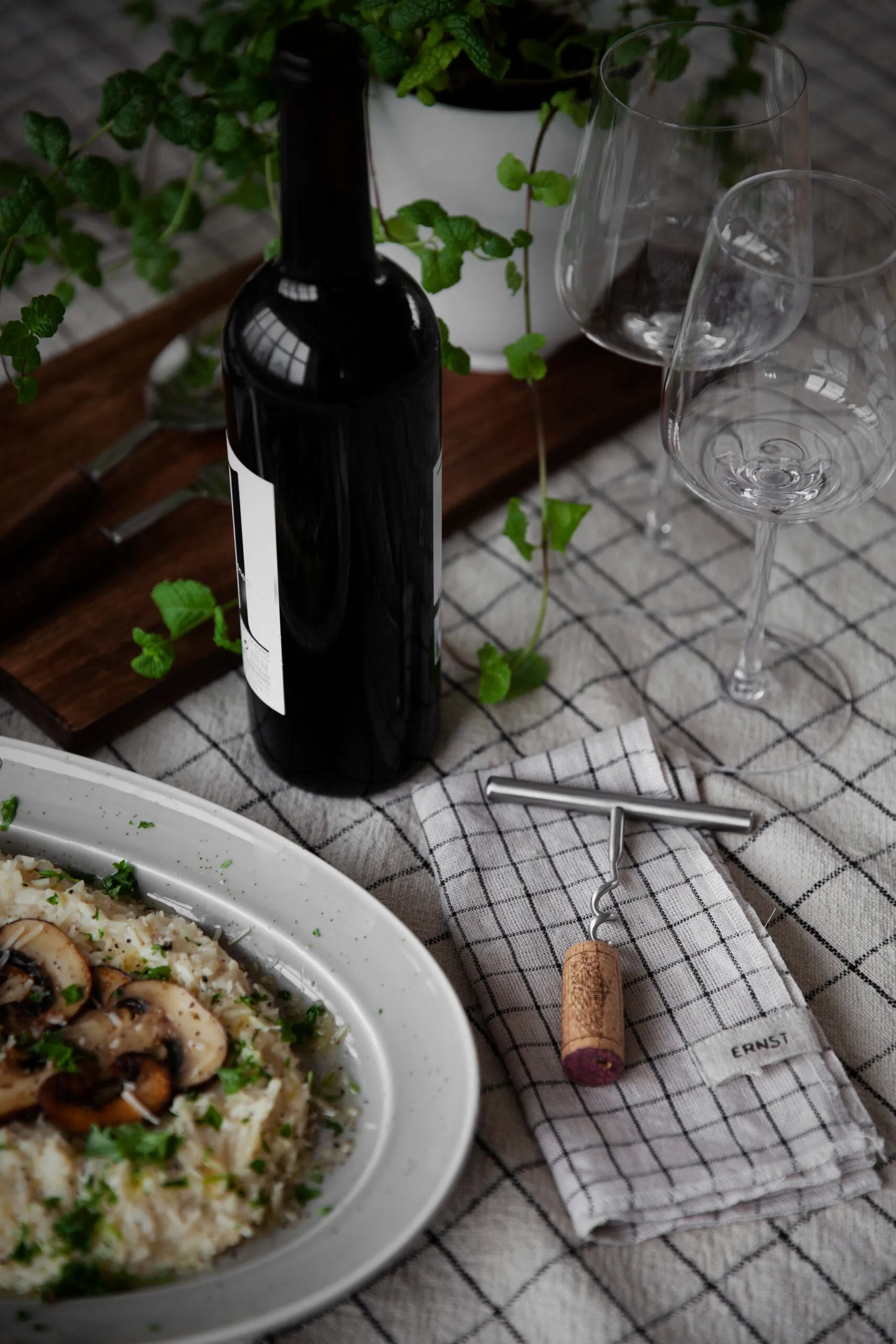 Ernst bordsduk rutig 145x200 cm, Natur-svart ERNST