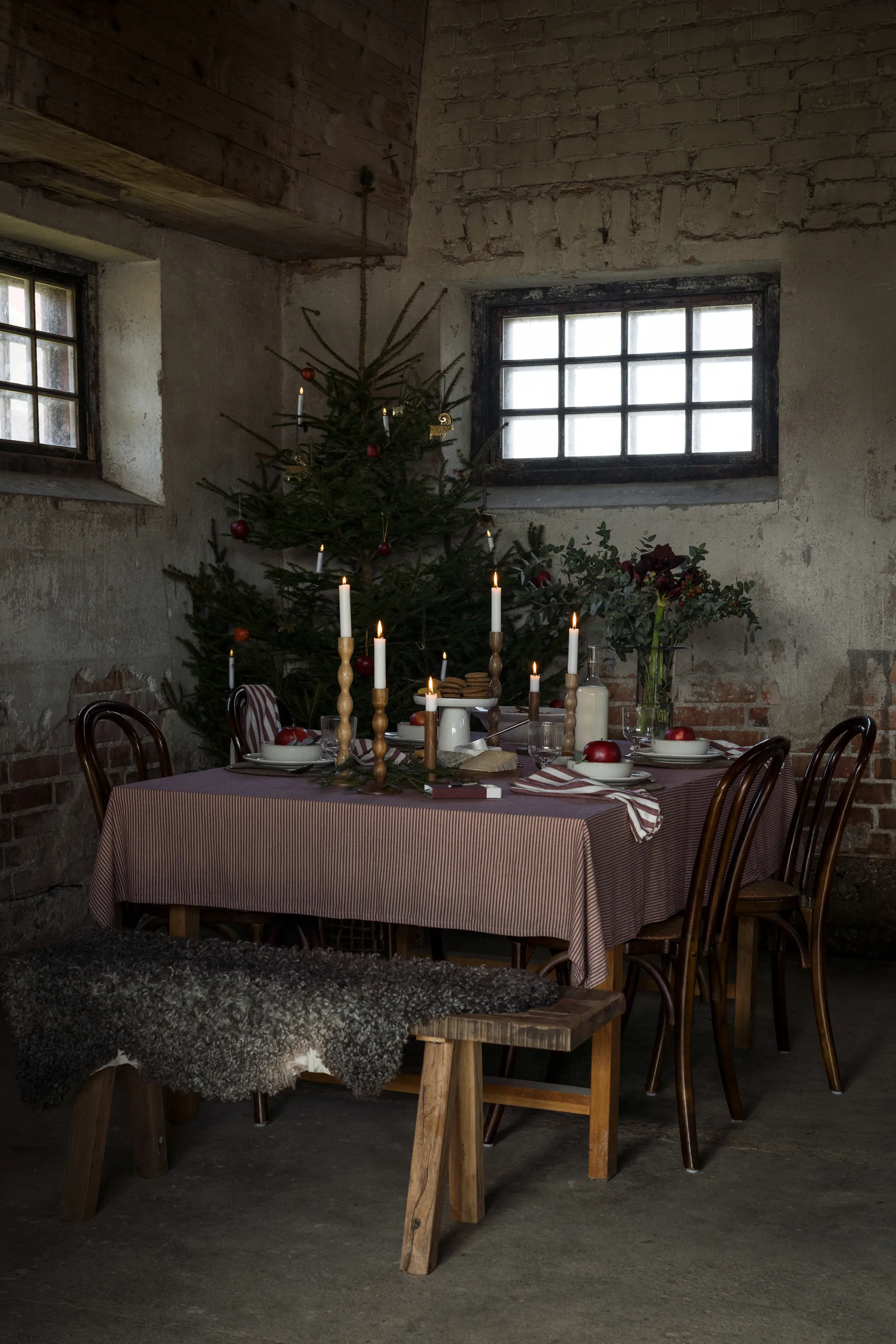 Ernst bordsduk smala ränder 145x300 cm, Röd-beige ERNST