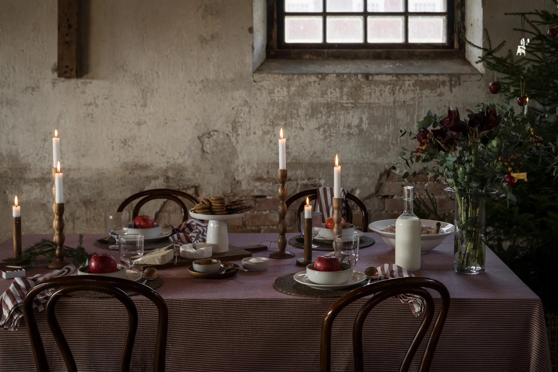 Ernst bordsduk smala ränder 145x300 cm, Röd-beige ERNST