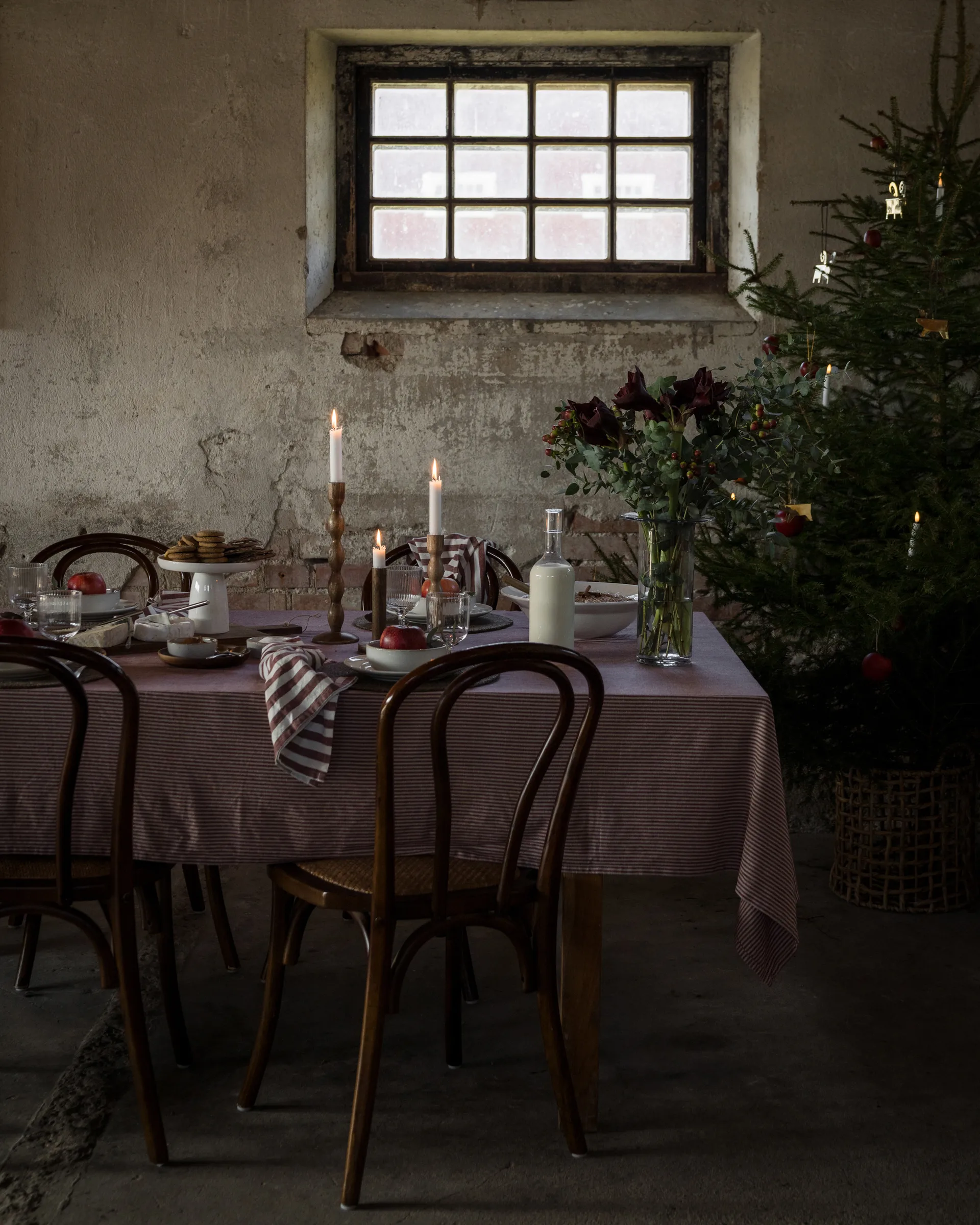 Ernst bordsduk smala ränder 145x300 cm, Röd-beige ERNST