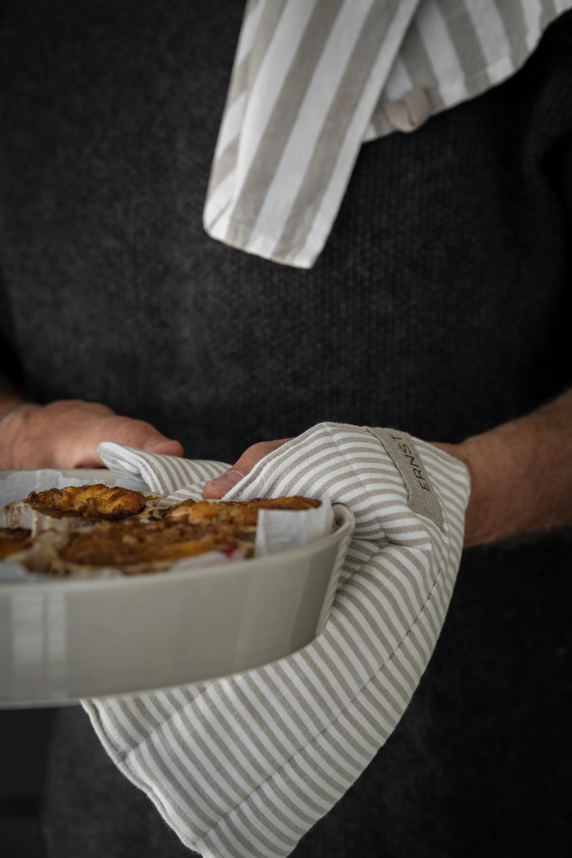 Ernst grytlapp randig 23x25 cm, Beige-vit rand ERNST