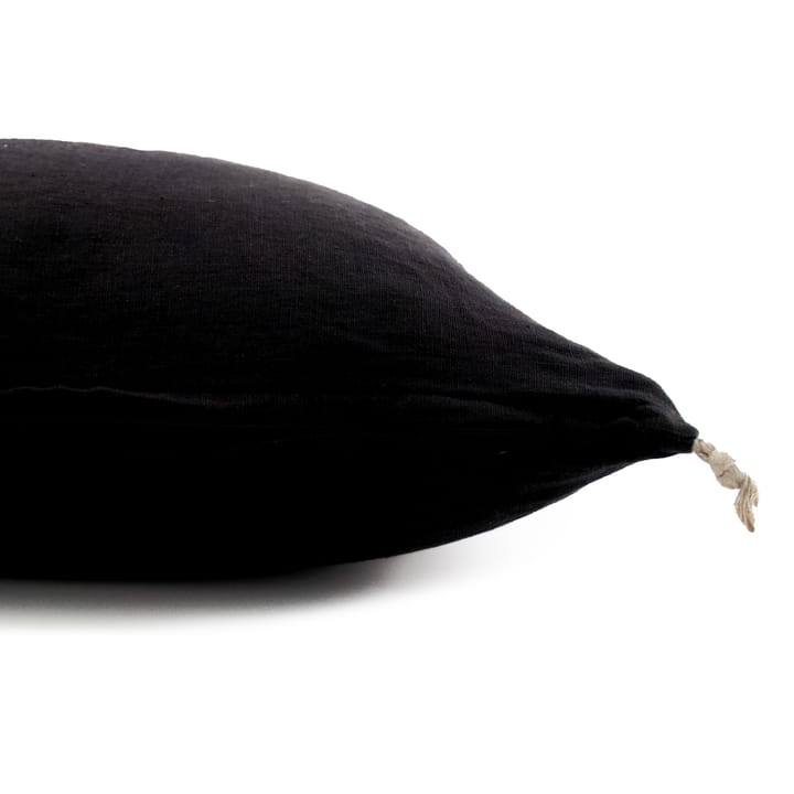 Ernst kuddfodral med tofsar 50 x 60 cm, Svart ERNST