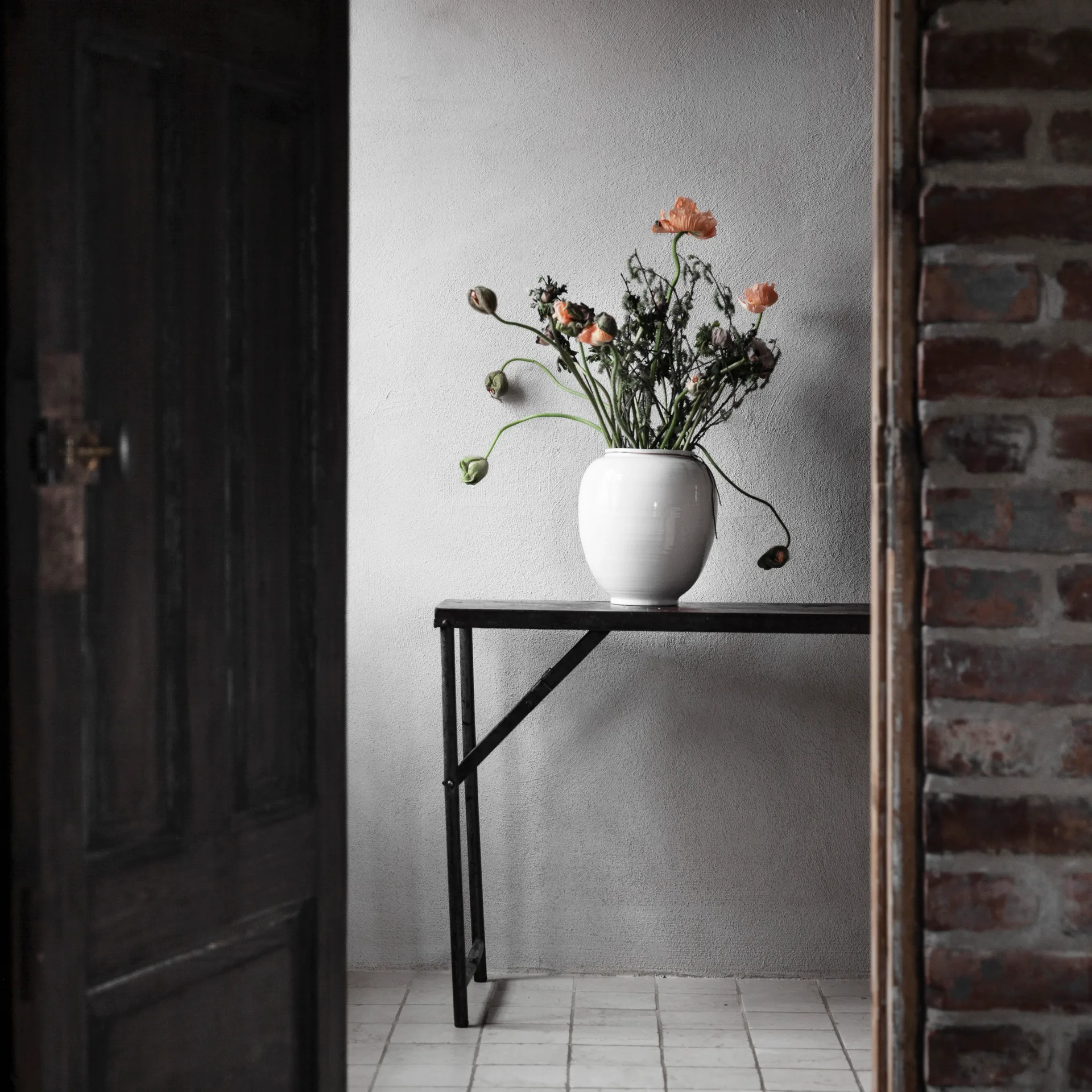 Ernst vas vitglaserad, 22 cm ERNST