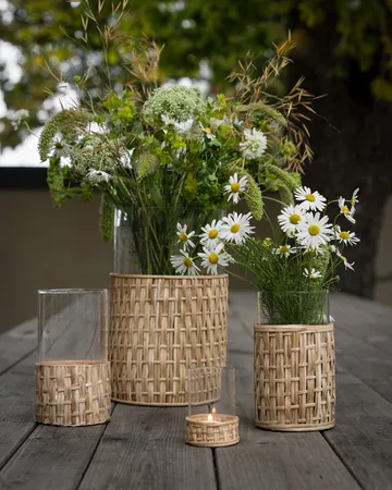 Ernst vas/ljuslykta i korg - Natur, Ø7x8,5 cm - ERNST