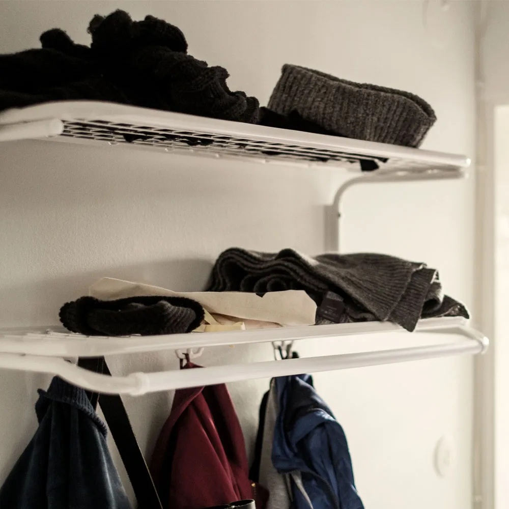 Classic 650 hatthylla, svart/krom, 2 plan, 60 cm Essem Design