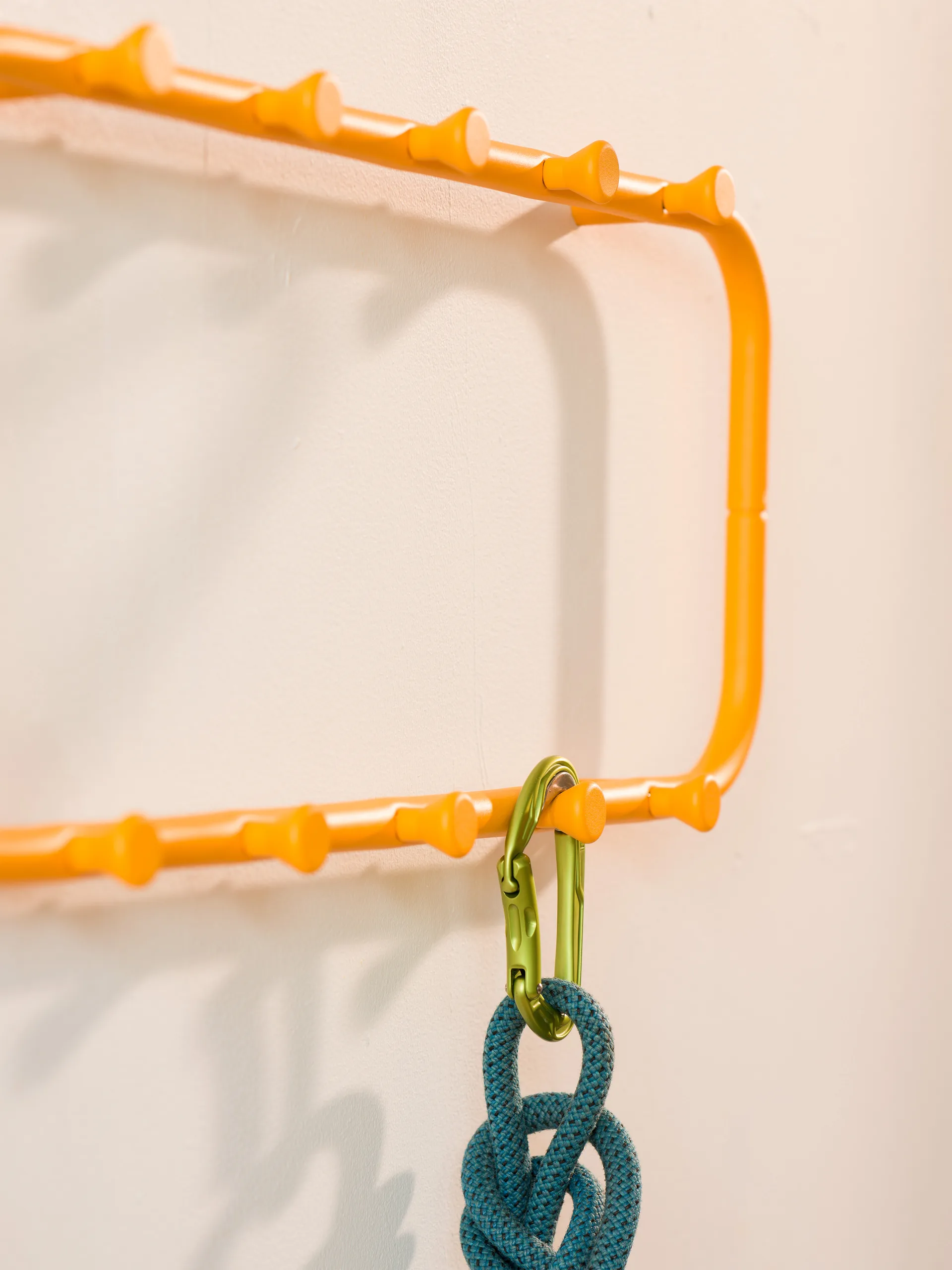 Classic klädhängare 120 cm, Sun yellow Essem Design