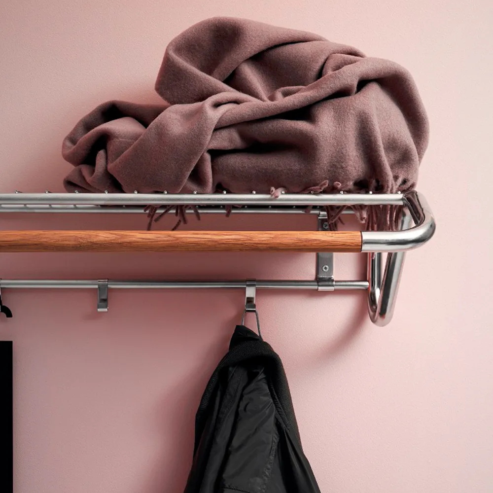 Funk hatthylla, rostfritt stål, oljad ekrundstav. Essem Design