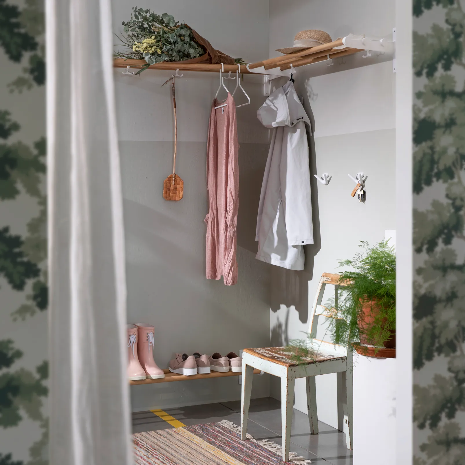 Nostalgi hatthylla, skohylla, ek, vit Essem Design