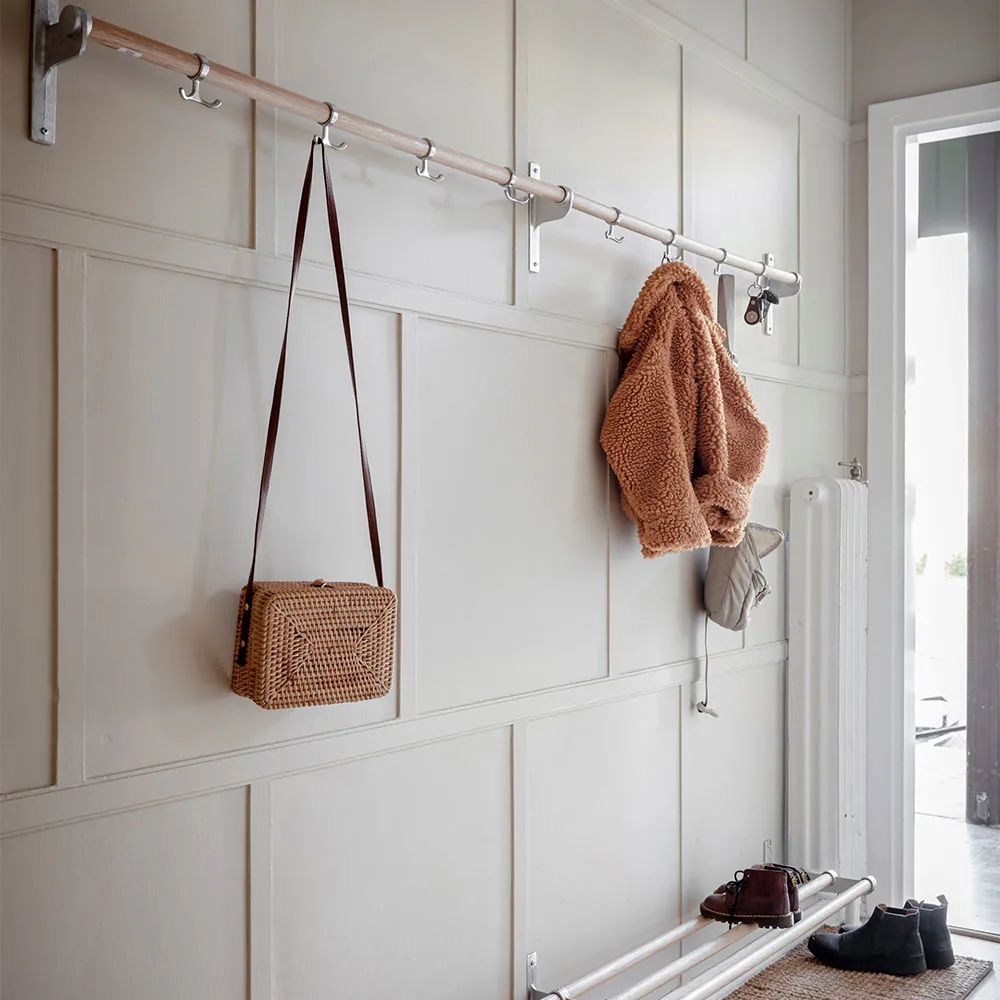 Nostalgi påbyggnad kroklist, ek, aluminiumstativ Essem Design