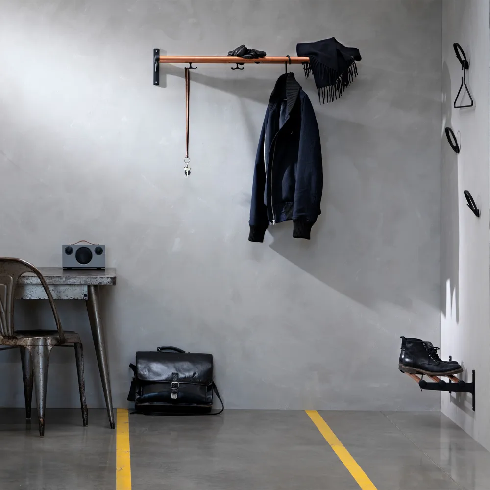 Nostalgi Sko- eller hatthylla, vit, svart stativ Essem Design