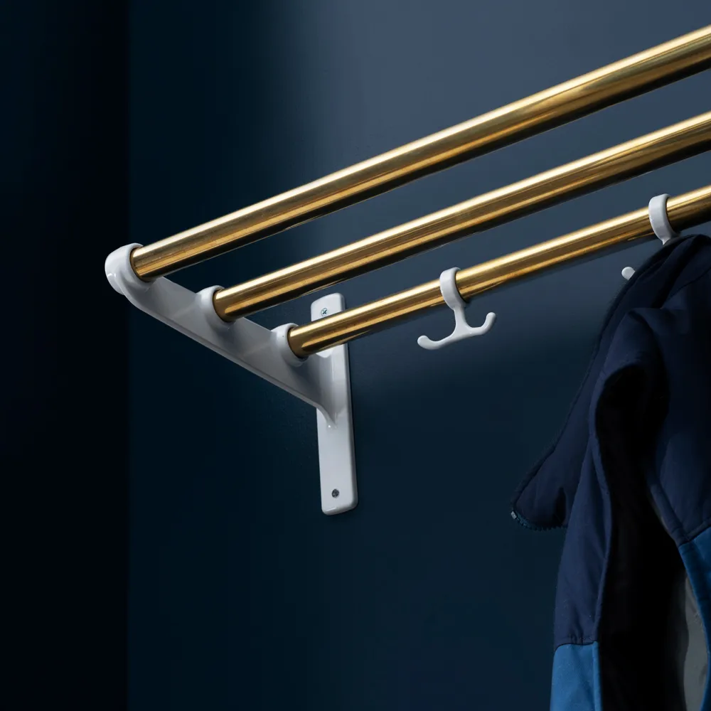 Nostalgi Sko- eller hatthylla, vit, svart stativ Essem Design