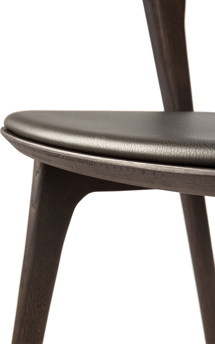 Bok stol med lädersits - Brunbetsad ek-brunt läder - Ethnicraft