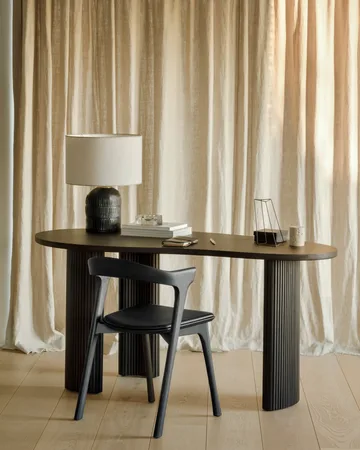 Boomerang skrivbord - Mörkbrunbetsad mahogny, 160x83x76 cm - Ethnicraft