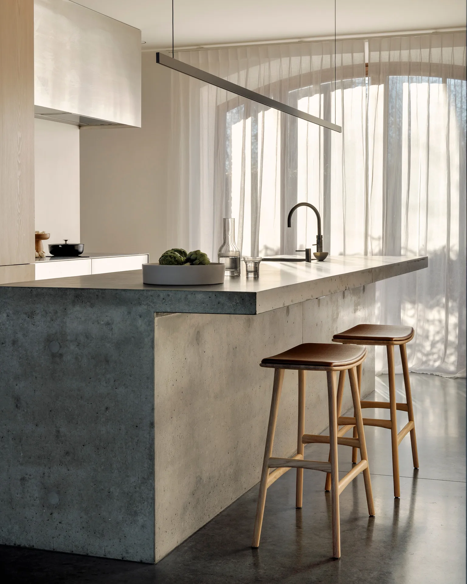 Osso Counter hög pall 67 cm, Lackad ek Ethnicraft