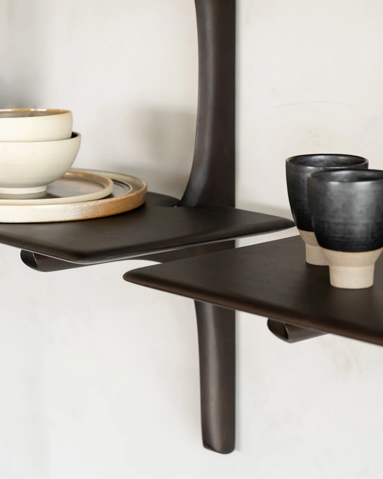 PI vägghylla, Lackad mahogny-2 hyllplan Ethnicraft