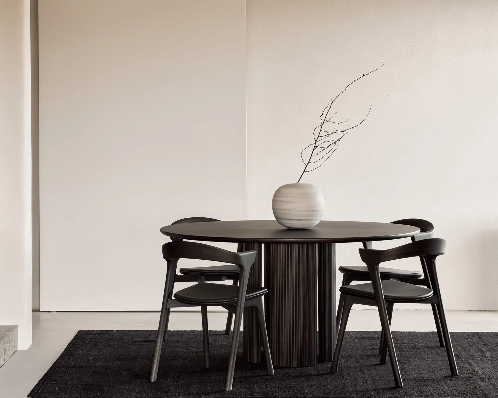 Roller Max matbord Ø150 cm, Mörkbrunbetsad mahogny Ethnicraft