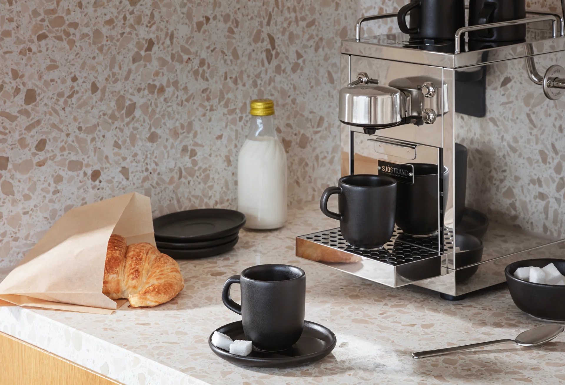 Nordic Kitchen espresso kopp med fat, Svart Eva Solo