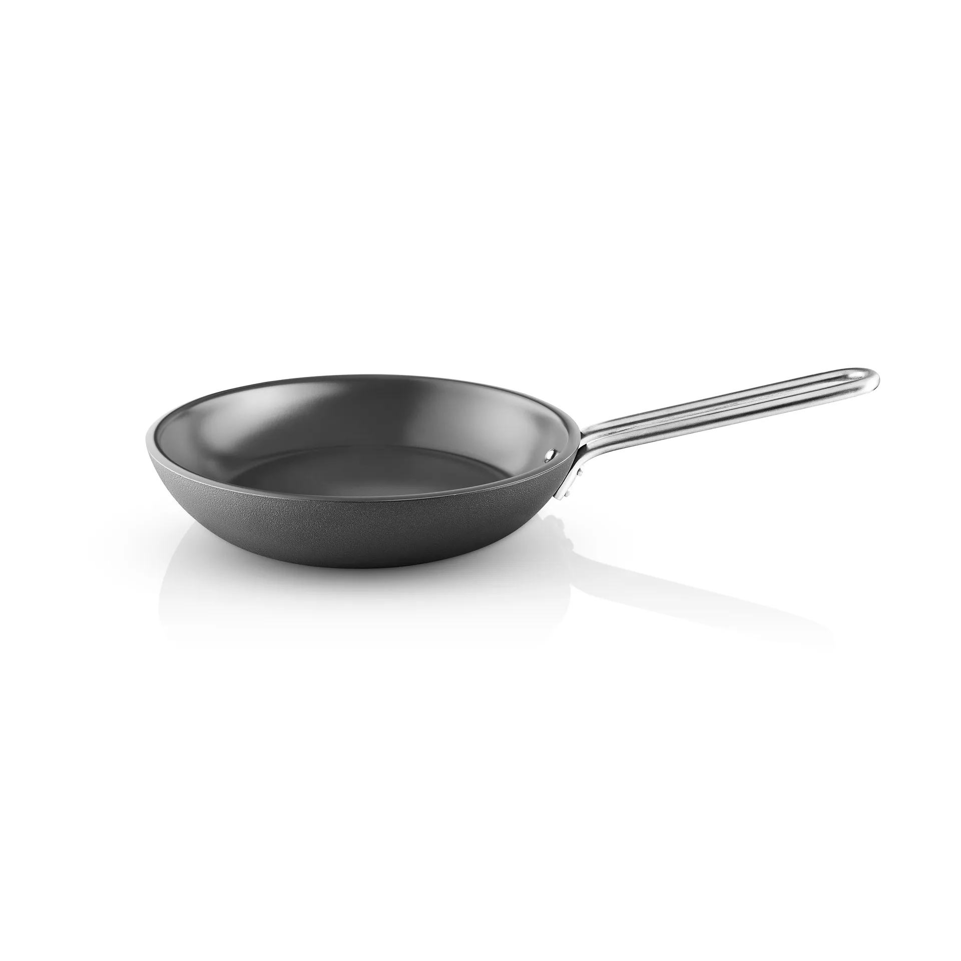 Professional Laser Titanium Slip-Let stekpanna, Black, Ø24 cm Eva Solo