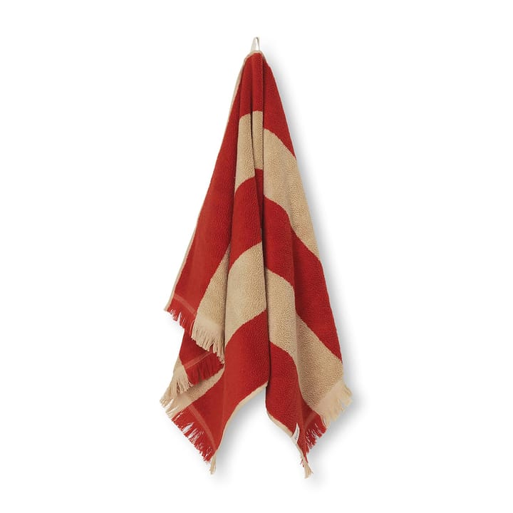 Alee handduk 50x100 cm - Light camel-red - ferm LIVING