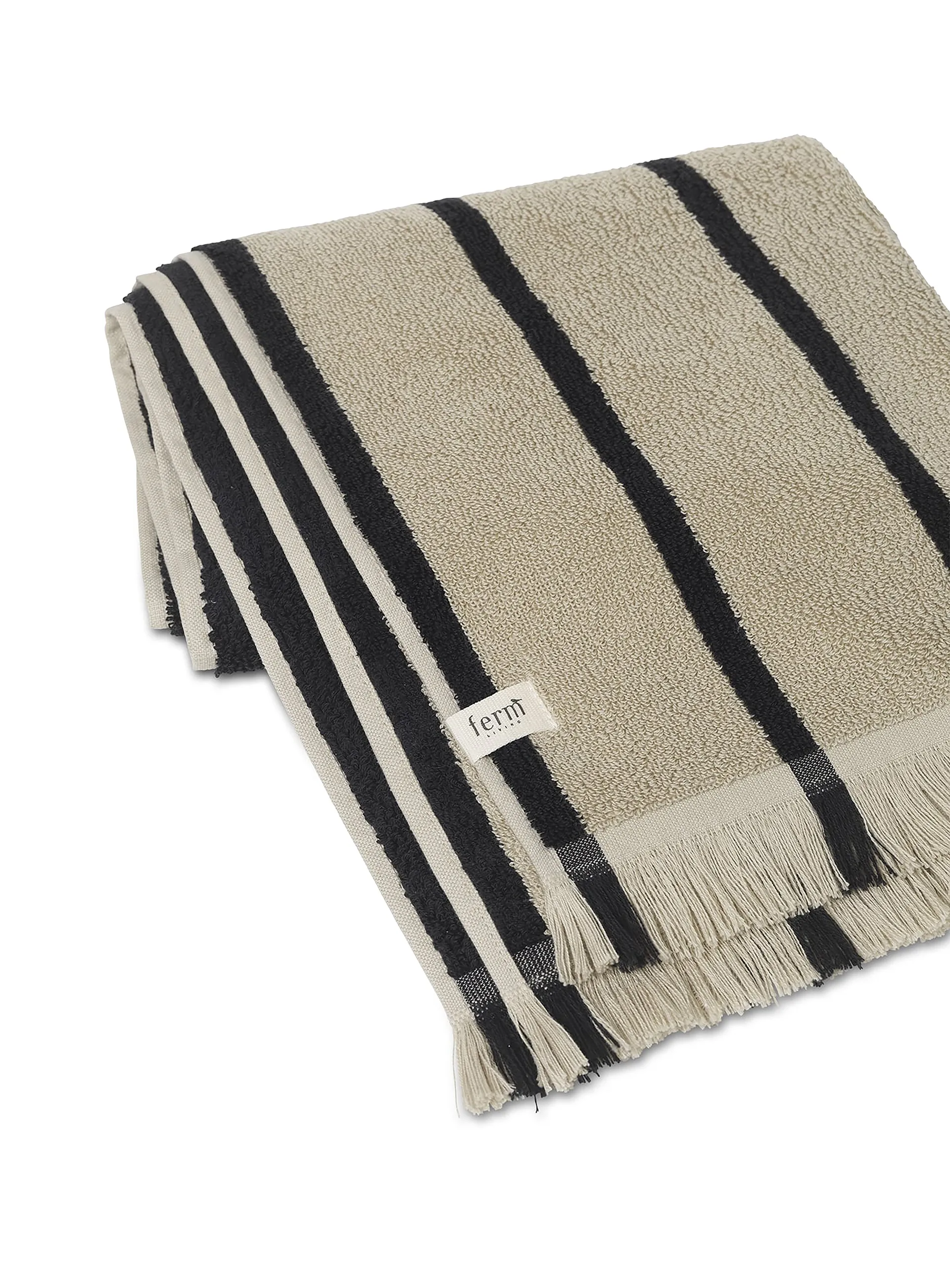 Alee handduk 50x100 cm, Sand-black Ferm Living