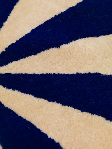 Arch handtuftad matta Ø130 cm - Bright blue-Off white - Ferm Living