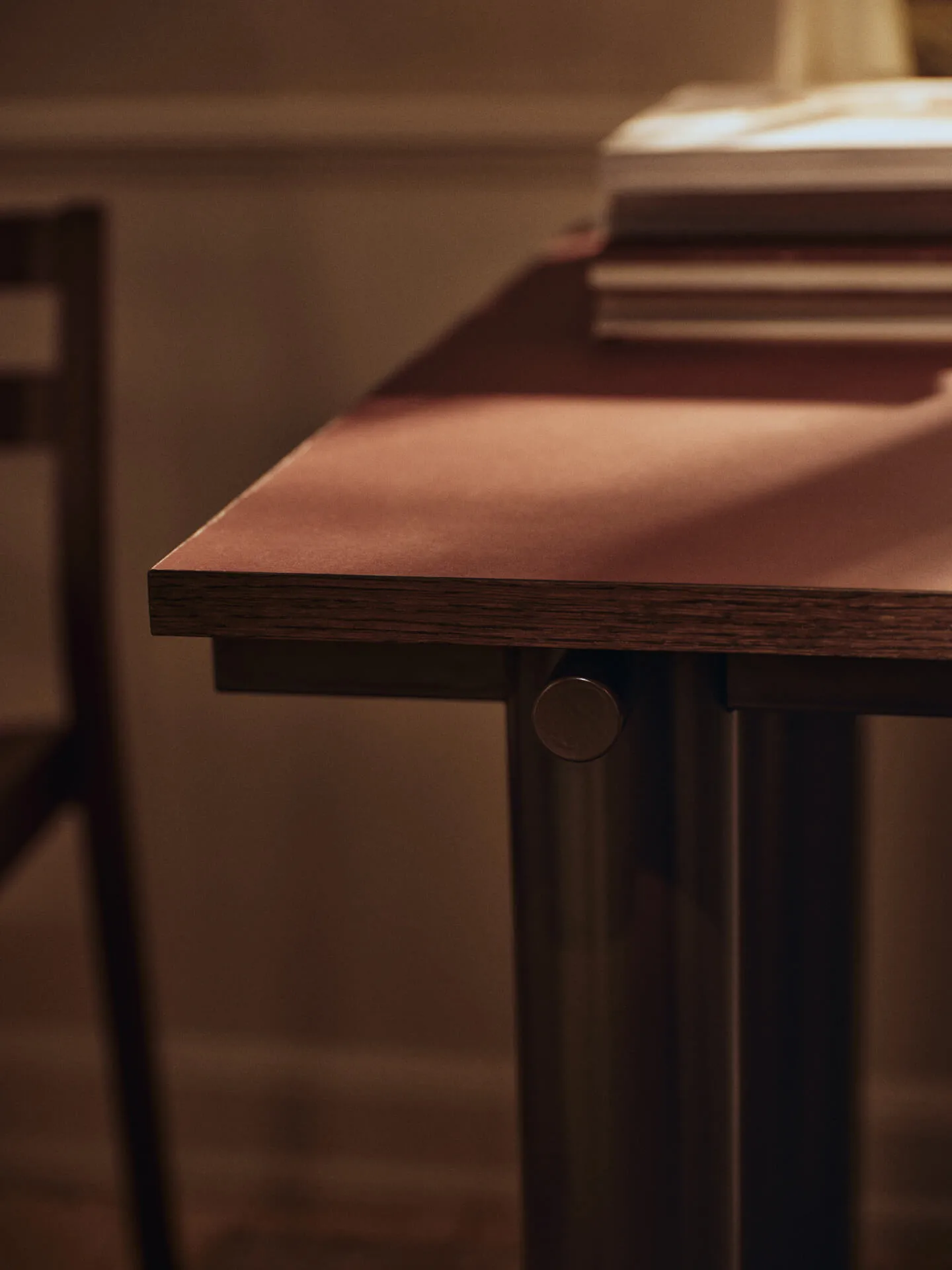 Atura matbord, Dark chocolate-burgundy, 90x200 cm Ferm Living