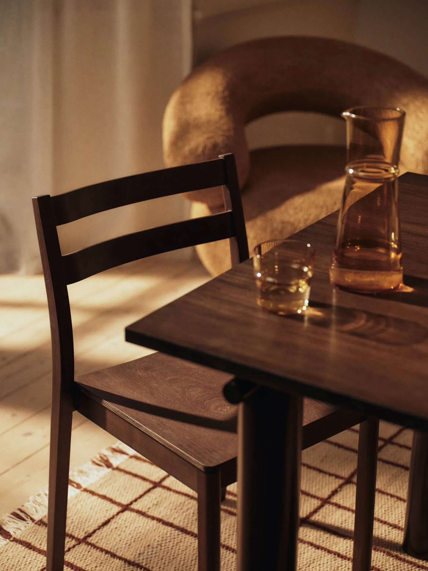 Atura matbord, Dark chocolate-mörkbetsad ek, 90x200 cm Ferm Living