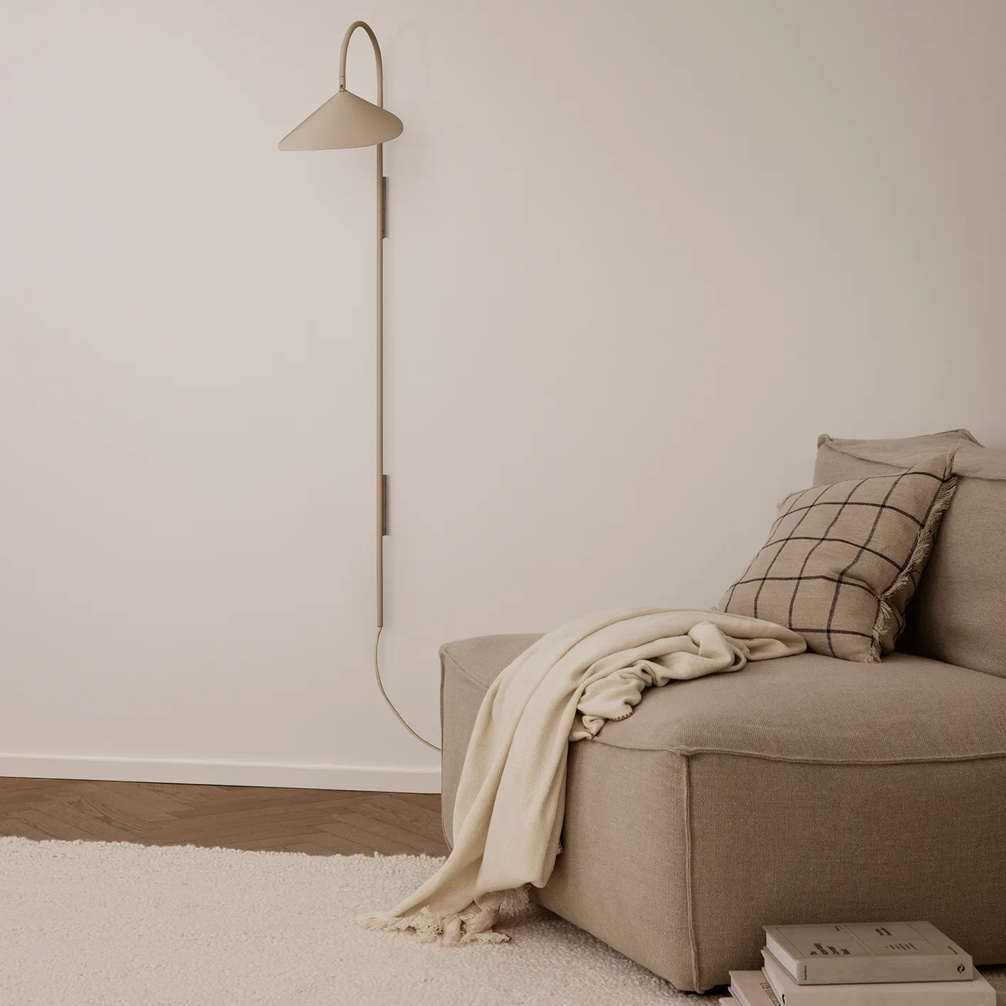 Calm kudde camel-black, 48x48 cm Ferm Living