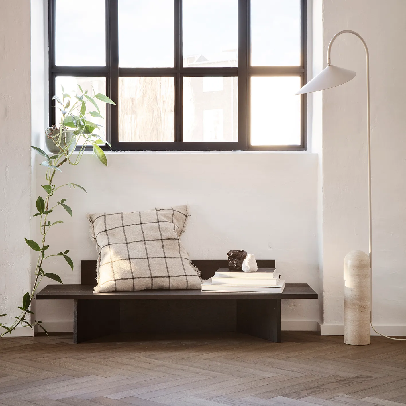 Calm kudde camel-black, 48x48 cm Ferm Living