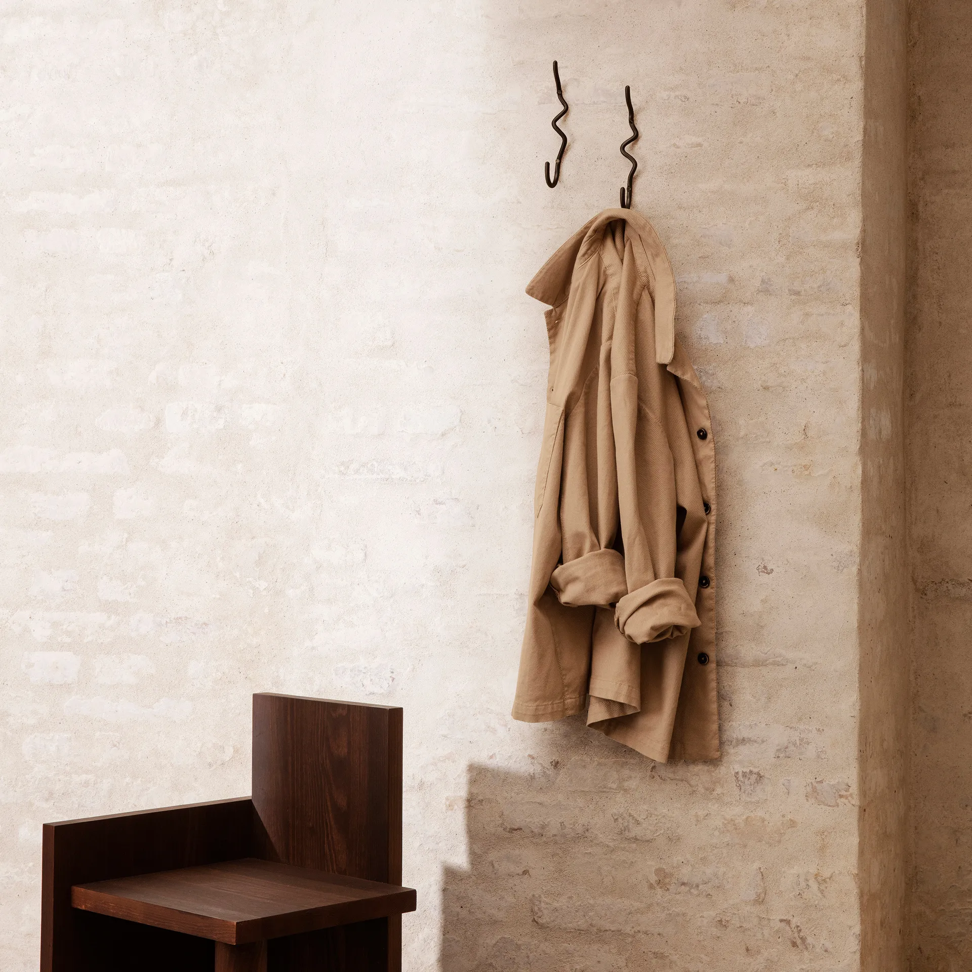 Curvature krok enkel, Svart mässing Ferm Living