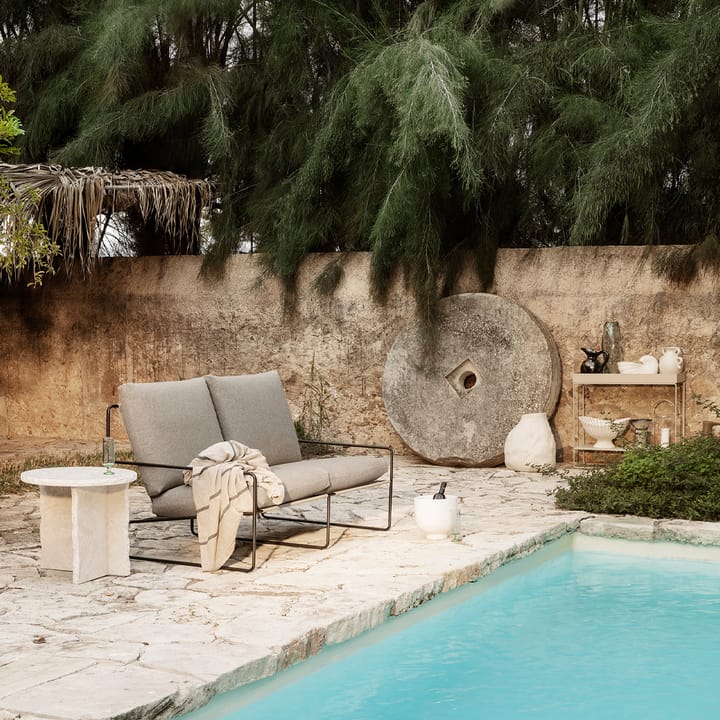 Desert 2-sits soffa, tyg dark sand, svart stativ Ferm Living