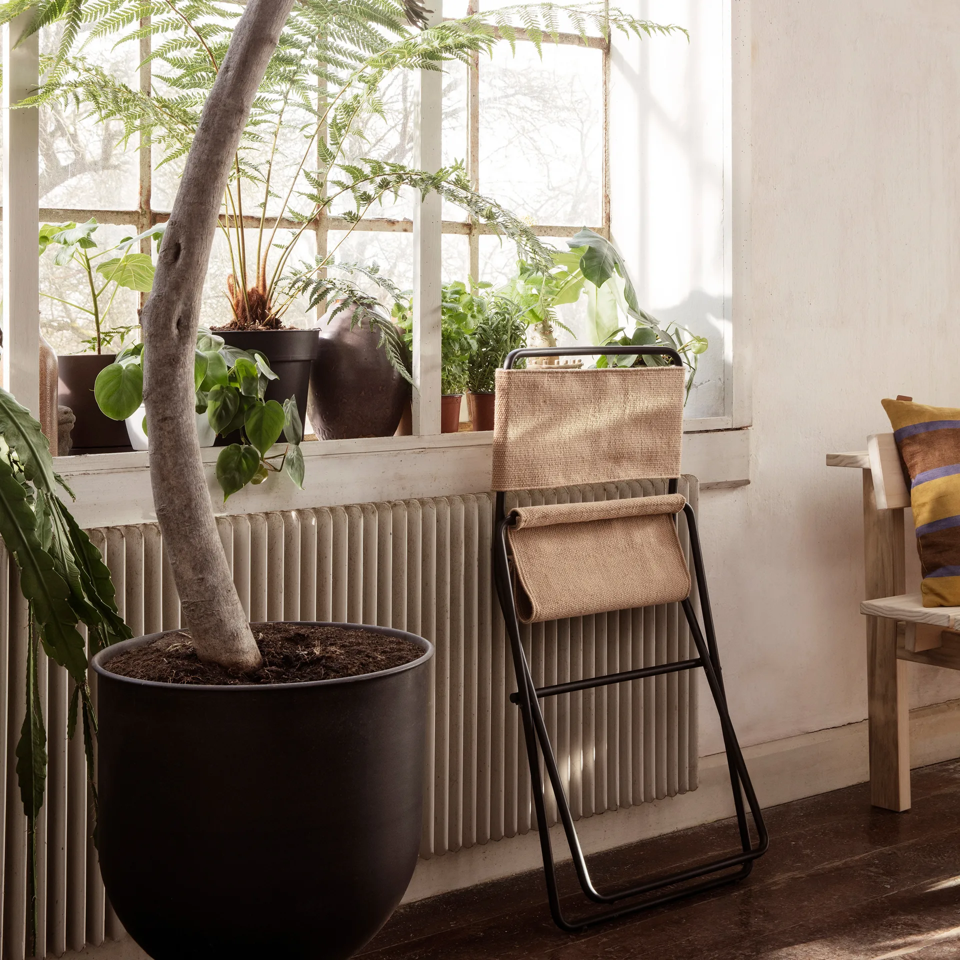 Desert matstol, Black-sand Ferm Living