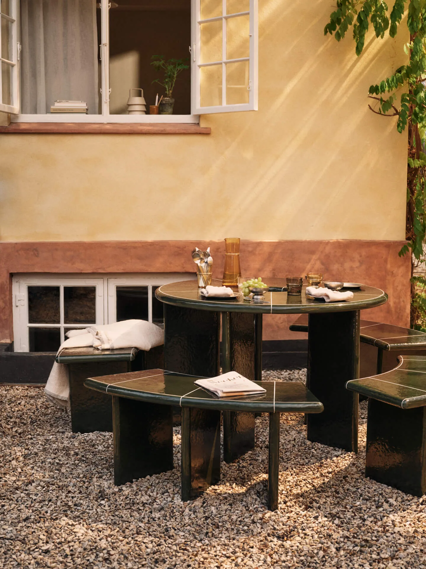 Deya curved sittbänk, Dark green, 110x40x45,5 cm Ferm Living