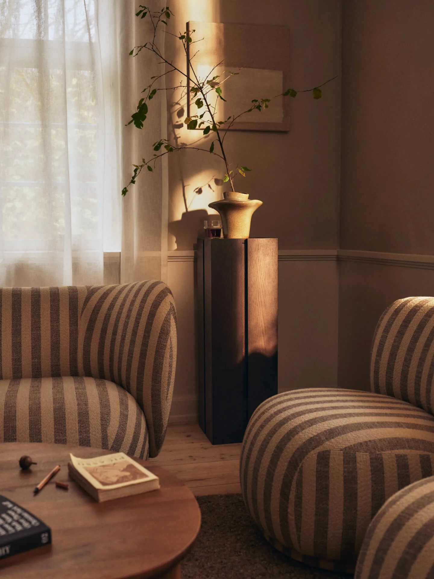 Evio vas, Elm green, Ø25x22 cm Ferm Living