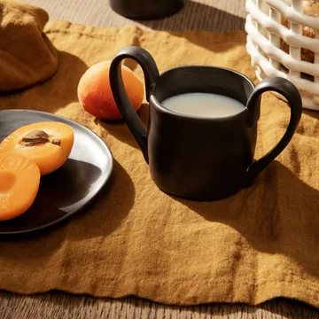 Flow barnmugg 19 cl - Black - Ferm Living
