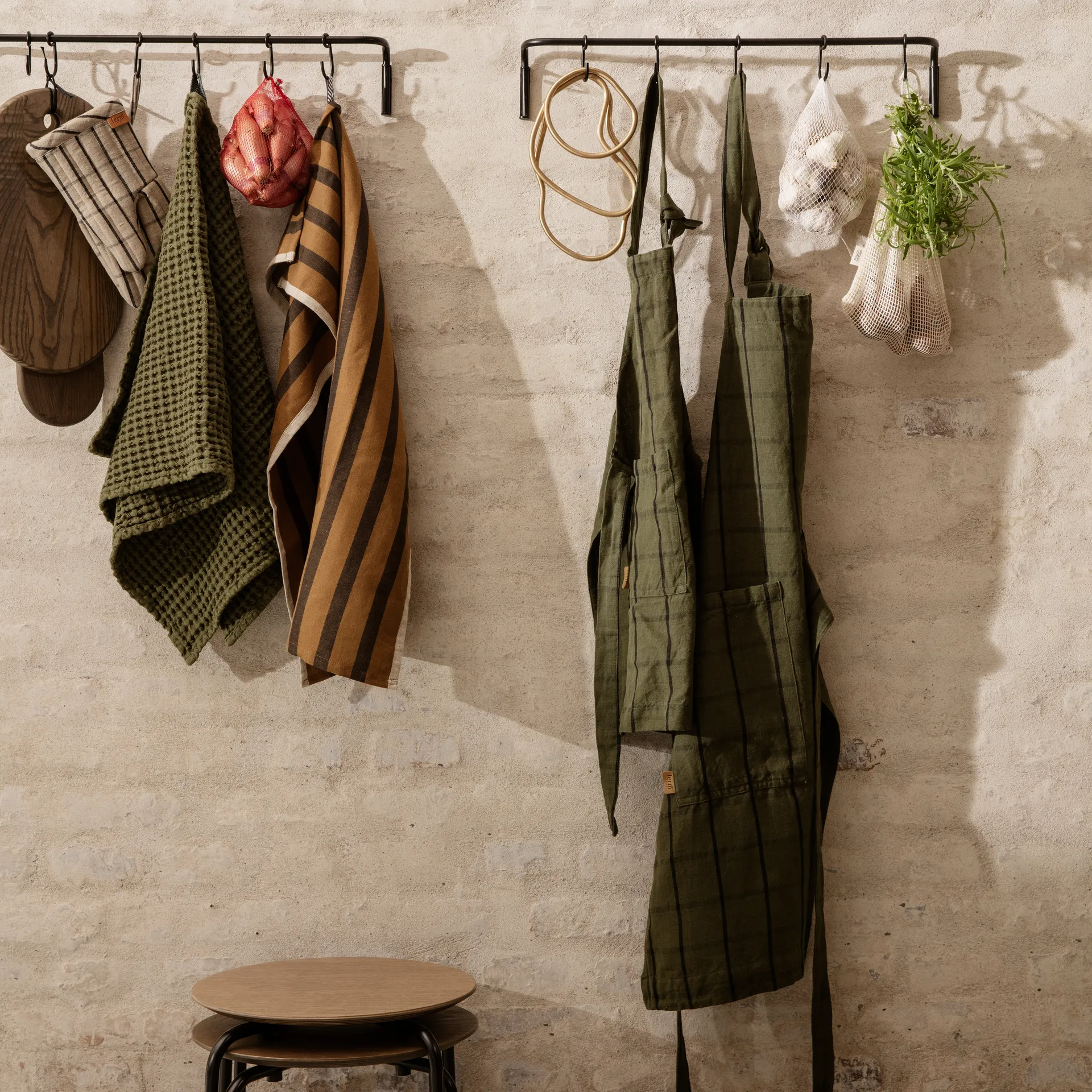 Hale barnförkläde, Green-black Ferm Living