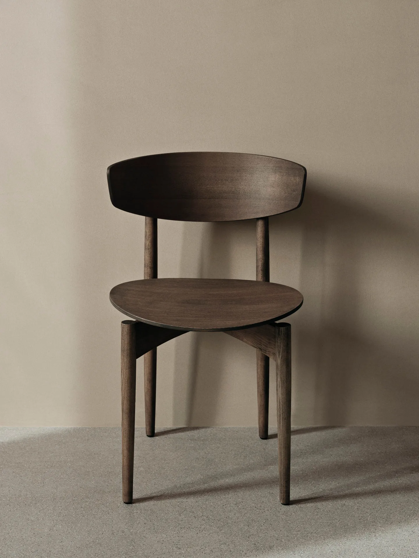 Herman stol, Dark Stained Beech Ferm Living